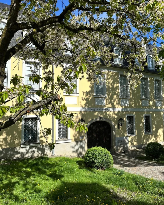 Das Vogtlandmuseum in Plauen von hinten - auch sehr hübsch 

#plauen #vogtland #vogtlandzauber #museum #frühling #spring
